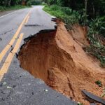 Trecho da RJ-155 afetado por deslizamento após as chuvas do verão