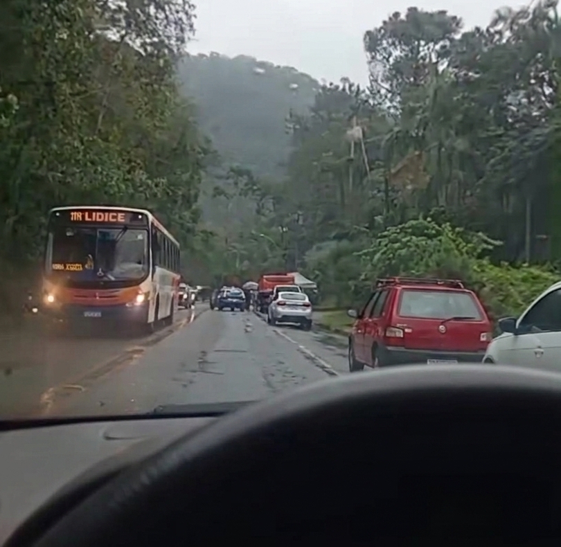 Caminhoneiro morre após mal súbito na RJ-155, próximo a Lídice