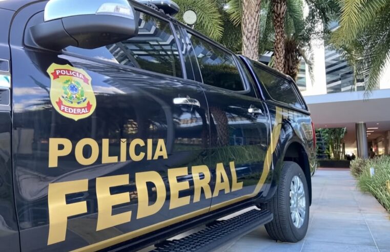 PF faz operação contra tráfico de armas e lavagem de dinheiro com mandados em Angra dos Reis