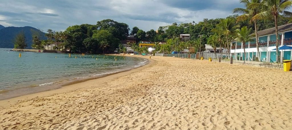 Praia da Biscaia angra