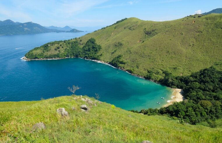 Praia da Sororoca, em Angra dos Reis: conheça esse refúgio cercado pela natureza